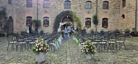 Cerimonia laica in casale antico a Castelbuobo — Relais Sant'Anastasia